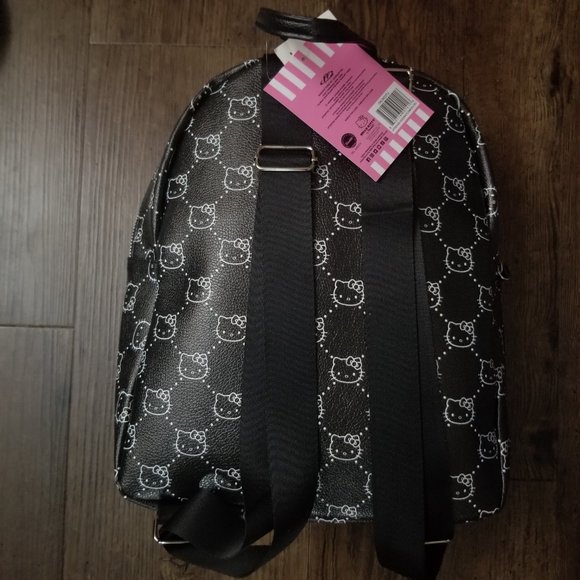 Hello Kitty Backpack - Picture 2 of 3